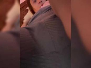 LittleDelora bongacams stream image