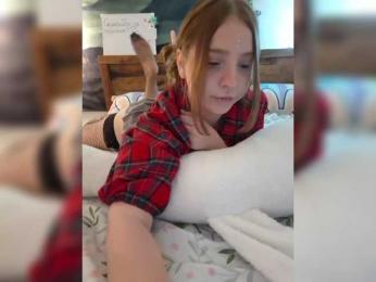 LittleDelora bongacams stream image