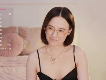 MissEssie bongacams stream image