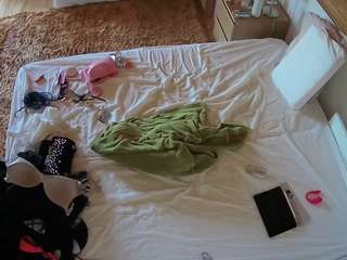 voyeurcam-julmodels-whitebed-3 camsoda stream image, 07.08.2025 18:00