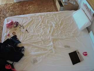 voyeurcam-julmodels-whitebed-3 camsoda stream image, 07.08.2025 18:00