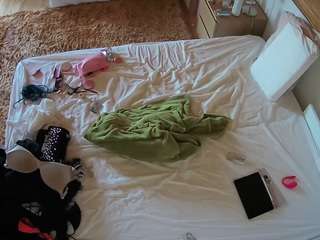 voyeurcam-julmodels-whitebed-3 camsoda stream image, 07.08.2025 18:00