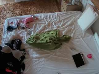 voyeurcam-julmodels-whitebed-3 camsoda stream image, 07.08.2025 18:00