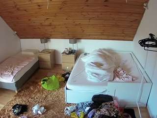 voyeurcam-julmodels-whitebed-2 camsoda stream image, 16.08.2025 18:30