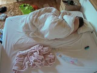 voyeurcam-julmodels-whitebed-3 camsoda stream image, 21.08.2025 14:20