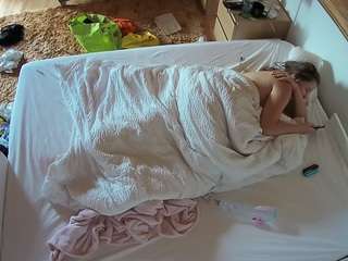 voyeurcam-julmodels-whitebed-3 camsoda stream image, 21.08.2025 14:20