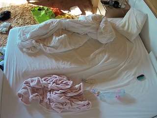 voyeurcam-julmodels-whitebed-3 camsoda stream image, 21.08.2025 14:20