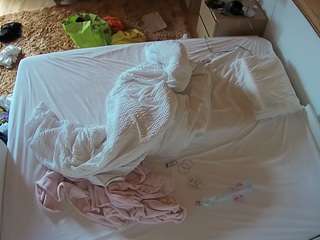 voyeurcam-julmodels-whitebed-3 camsoda stream image, 21.08.2025 14:20