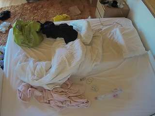 voyeurcam-julmodels-whitebed-3 camsoda stream image, 21.08.2025 14:20