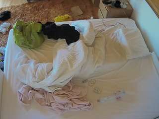 voyeurcam-julmodels-whitebed-3 camsoda stream image, 21.08.2025 14:20