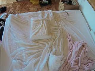 voyeurcam-julmodels-whitebed-3 camsoda stream image, 21.08.2025 14:20