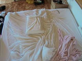 voyeurcam-julmodels-whitebed-3 camsoda stream image, 21.08.2025 14:20