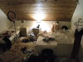 voyeurcam-julmodels-whitebed-2 camsoda stream image, 31.08.2025 10:30