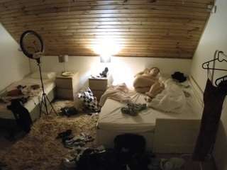 voyeurcam-julmodels-whitebed-2 camsoda stream image, 31.08.2025 10:30