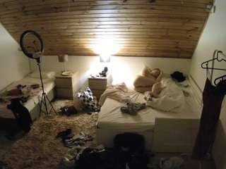voyeurcam-julmodels-whitebed-2 camsoda stream image, 31.08.2025 10:30