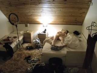 voyeurcam-julmodels-whitebed-2 camsoda stream image, 31.08.2025 10:30