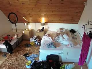 voyeurcam-julmodels-whitebed-2 camsoda stream image, 31.08.2025 10:30