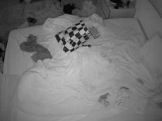voyeurcam-julmodels-whitebed-3 camsoda stream image, 31.08.2025 10:30