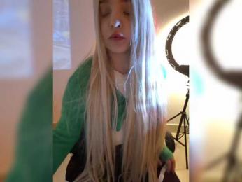 LittleDelora bongacams stream image