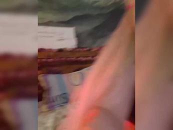 LittleDelora bongacams stream image