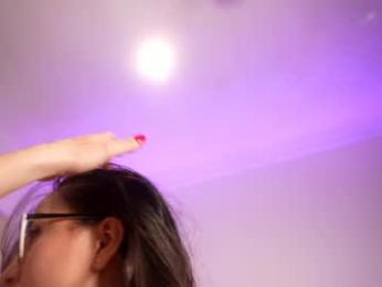 littlee33 chaturbate stream image