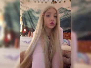 LittleDelora bongacams stream image