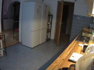 voyeurcam-julmodels-kitchen camsoda stream image