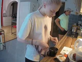 voyeurcam-julmodels-kitchen camsoda stream image