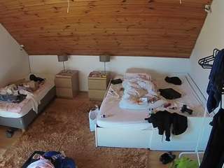 voyeurcam-julmodels-whitebed-2 camsoda stream image, 02.10.2025 03:00
