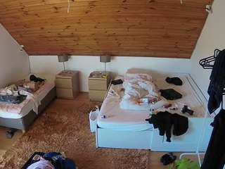 voyeurcam-julmodels-whitebed-2 camsoda stream image, 02.10.2025 03:00