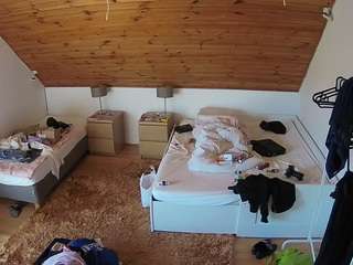 voyeurcam-julmodels-whitebed-2 camsoda stream image, 02.10.2025 03:00