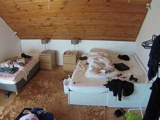 voyeurcam-julmodels-whitebed-2 camsoda stream image, 02.10.2025 03:00