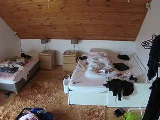 voyeurcam-julmodels-whitebed-2 camsoda stream image, 02.10.2025 03:00