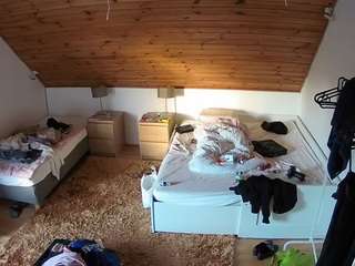 voyeurcam-julmodels-whitebed-2 camsoda stream image, 02.10.2025 03:00