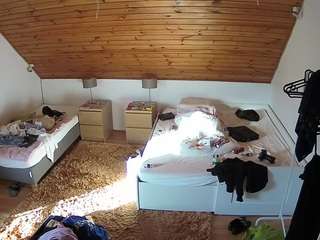 voyeurcam-julmodels-whitebed-2 camsoda stream image, 02.10.2025 03:00
