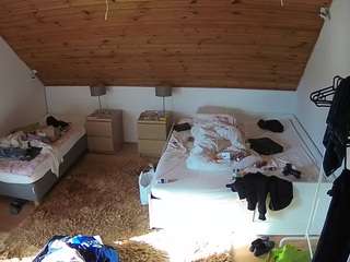 voyeurcam-julmodels-whitebed-2 camsoda stream image, 02.10.2025 03:00