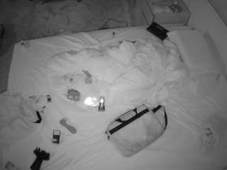 voyeurcam-julmodels-whitebed-3 camsoda stream image, 24.09.2025 23:10