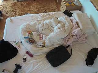 voyeurcam-julmodels-whitebed-3 camsoda stream image, 24.09.2025 23:10