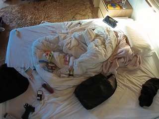 voyeurcam-julmodels-whitebed-3 camsoda stream image, 24.09.2025 23:10