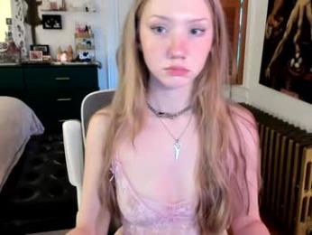 eve003300 chaturbate stream image, 03.10.2025 22:50