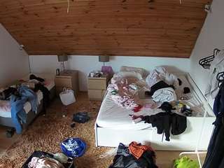voyeurcam-julmodels-whitebed-2 camsoda stream image, 09.10.2025 18:00