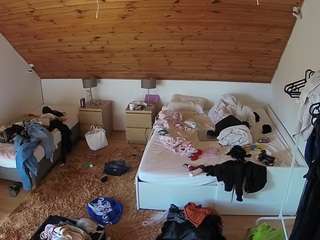 voyeurcam-julmodels-whitebed-2 camsoda stream image, 09.10.2025 18:00