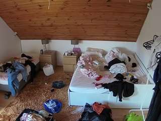 voyeurcam-julmodels-whitebed-2 camsoda stream image, 09.10.2025 18:00