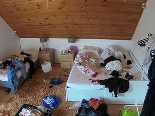 voyeurcam-julmodels-whitebed-2 camsoda stream image, 09.10.2025 18:00