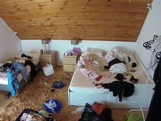 voyeurcam-julmodels-whitebed-2 camsoda stream image, 09.10.2025 18:00