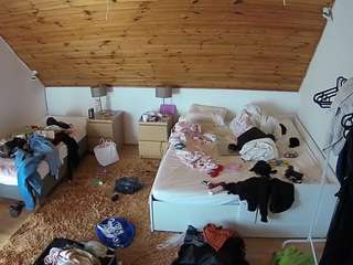 voyeurcam-julmodels-whitebed-2 camsoda stream image, 09.10.2025 18:00