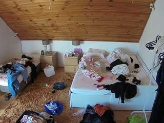 voyeurcam-julmodels-whitebed-2 camsoda stream image, 09.10.2025 18:00