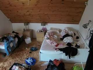 voyeurcam-julmodels-whitebed-2 camsoda stream image, 09.10.2025 18:00