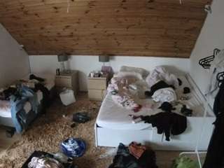 voyeurcam-julmodels-whitebed-2 camsoda stream image, 09.10.2025 18:00