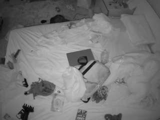 voyeurcam-julmodels-whitebed-3 camsoda stream image, 09.10.2025 18:00